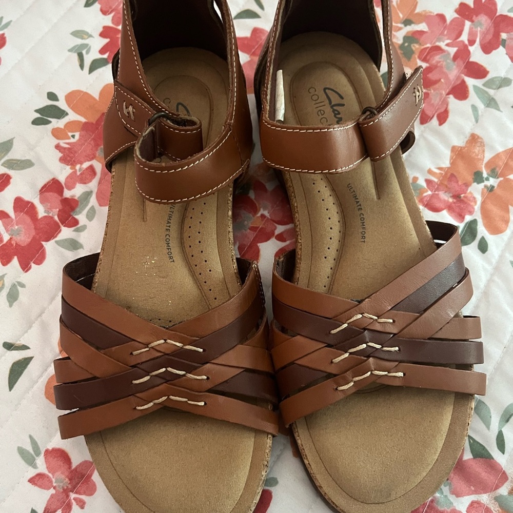 Clarks Brown Sandals with Strappy Design and Cushioned Footbed